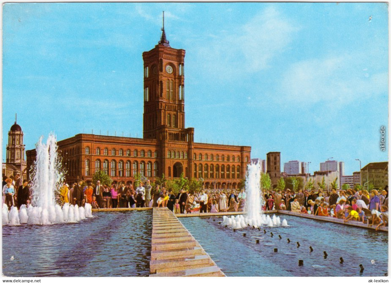 Mitte Berlin Rotes Rathaus - Mit Wasserspiele (Springbrunnen)  Vordergrund 1974 - Mitte