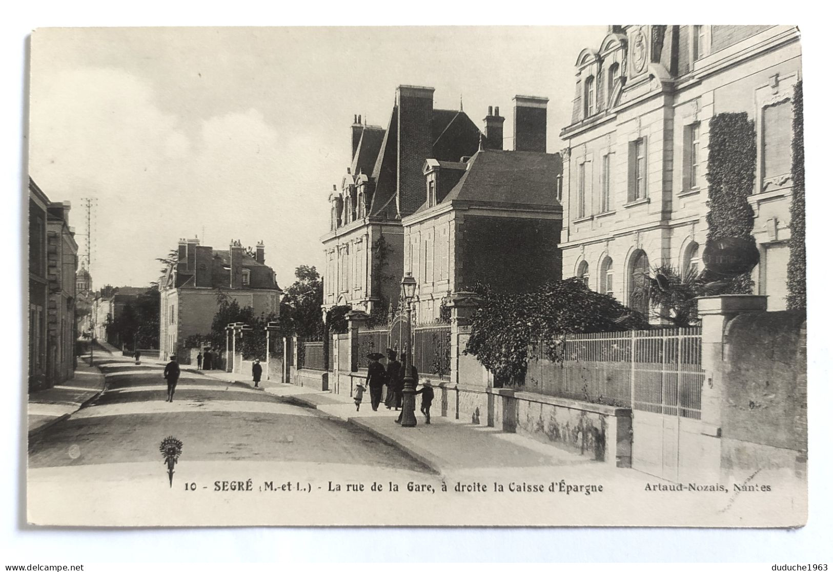 CPA - 49.Segré - Rue De La Gare Et La Caisse D'épargne - Segre