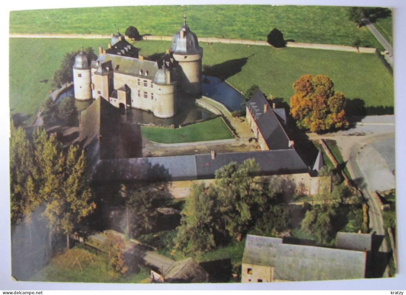 BELGIQUE - NAMUR - ROCHEFORT - LAVAUX-SAINTE-ANNE - Le Château Et La Ferme - Rochefort