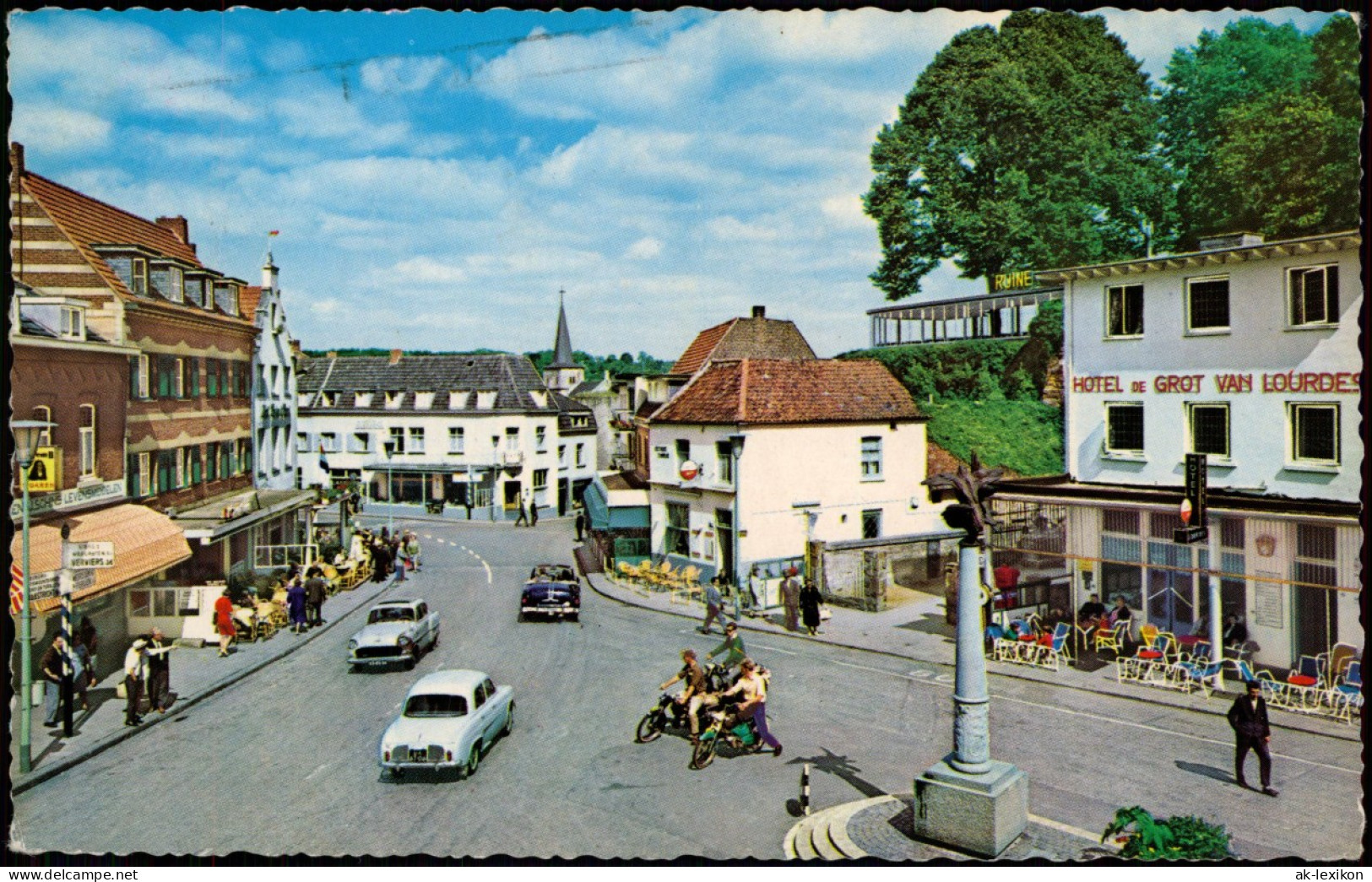 Postkaart Valkenburg Aan De Geul Grendelplein Met Monument, Hotel 1971 - Andere & Zonder Classificatie