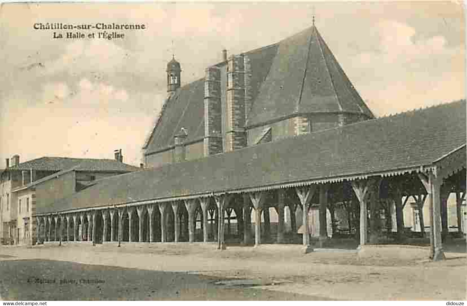 01 - Chatillon Sur Chalaronne - La Halle Et L'Église - Oblitération Ronde De 1924 - CPA - Voir Scans Recto-Verso - Châtillon-sur-Chalaronne