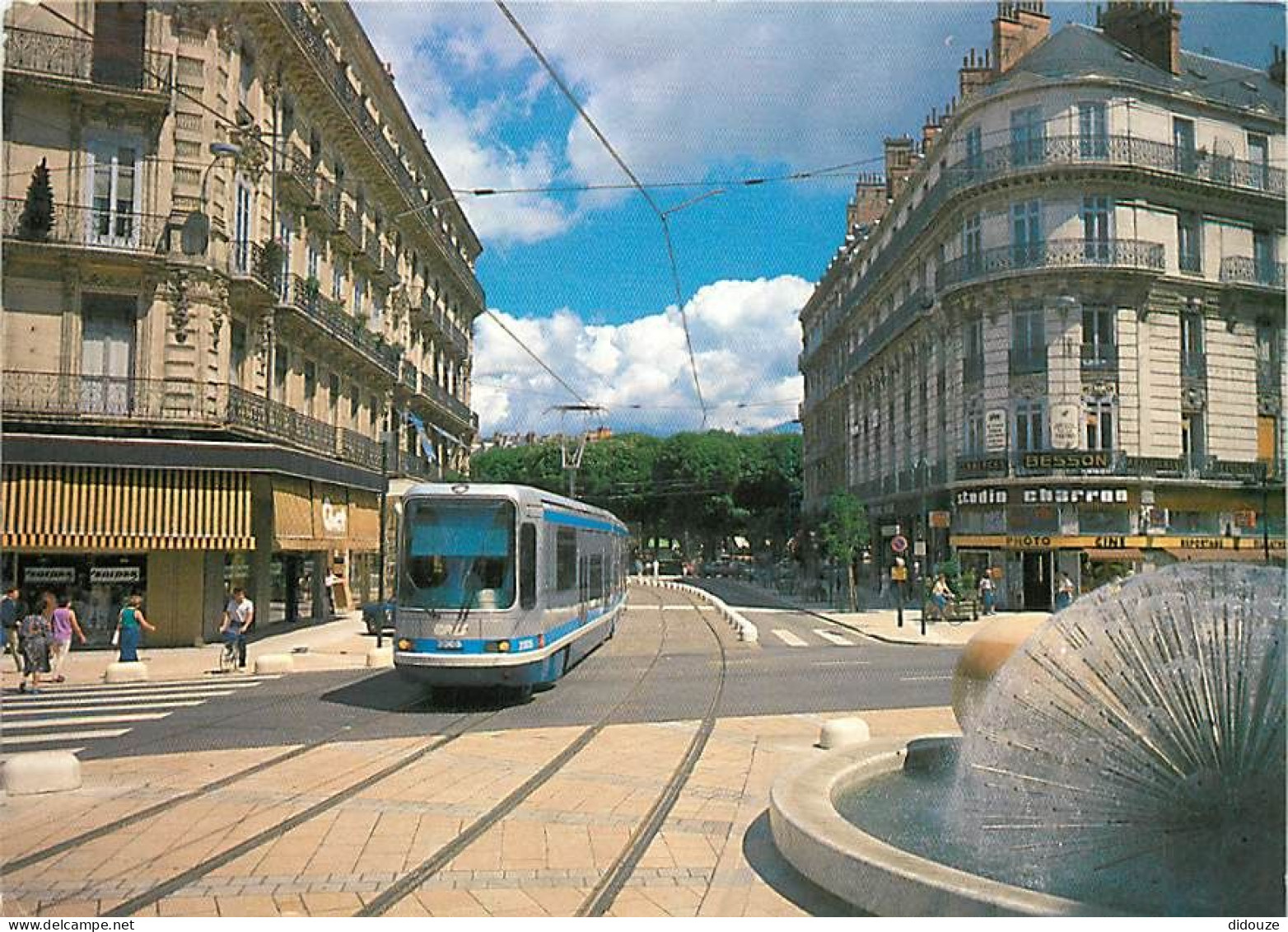 Trains - Tramways - Grenoble - Le Tram, Centre Ville - La Fontaine - CPM - Voir Scans Recto-Verso - Tramways