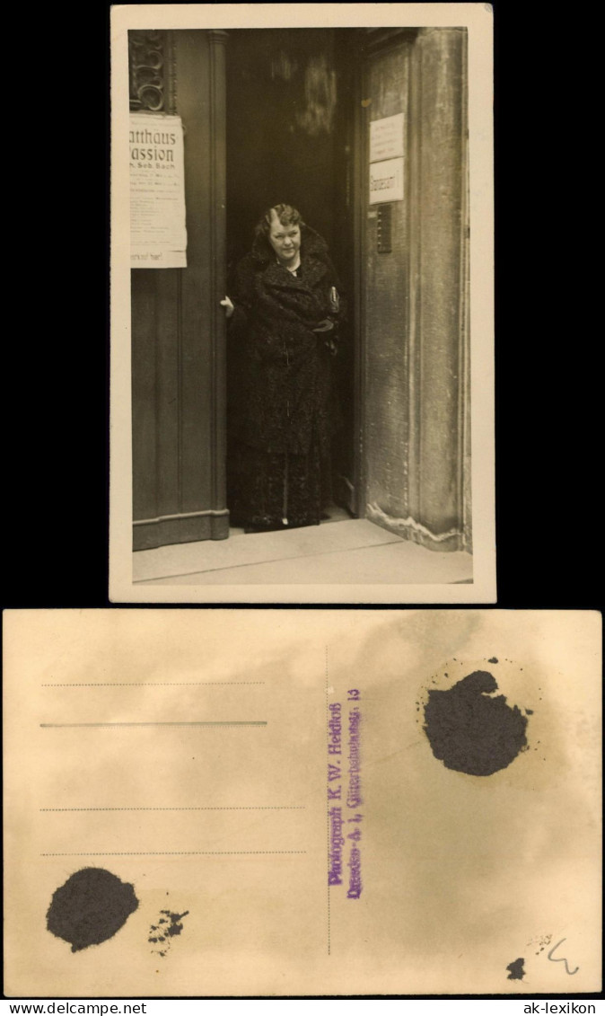 Ansichtskarte  Frauen Kommen Aus Dem Standesamt I Foto: Heidloss Dresden 1930 - Marriages