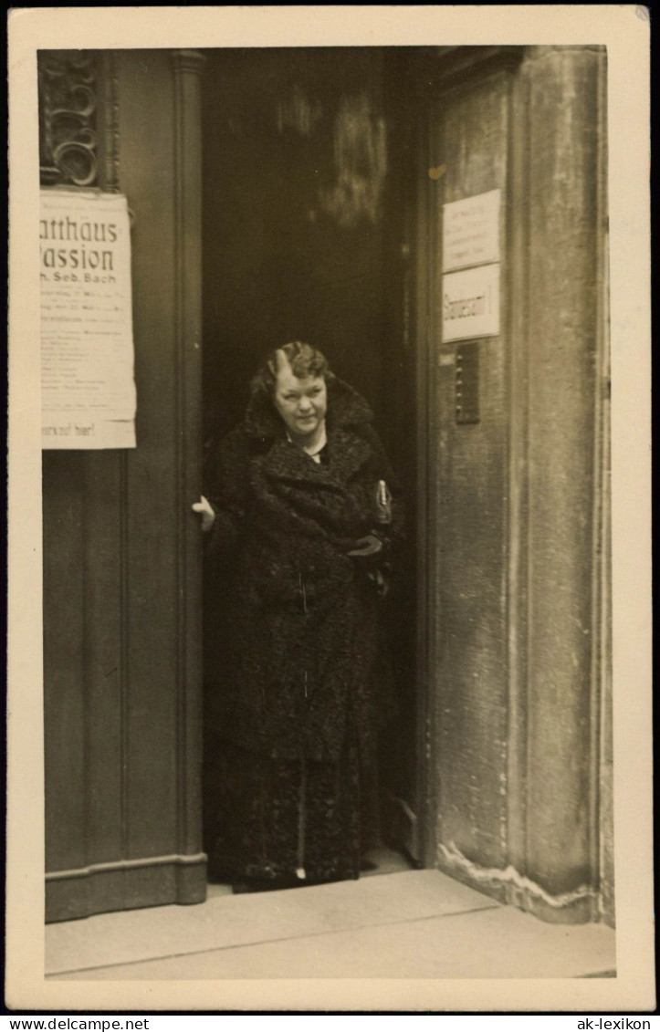 Ansichtskarte  Frauen Kommen Aus Dem Standesamt I Foto: Heidloss Dresden 1930 - Noces