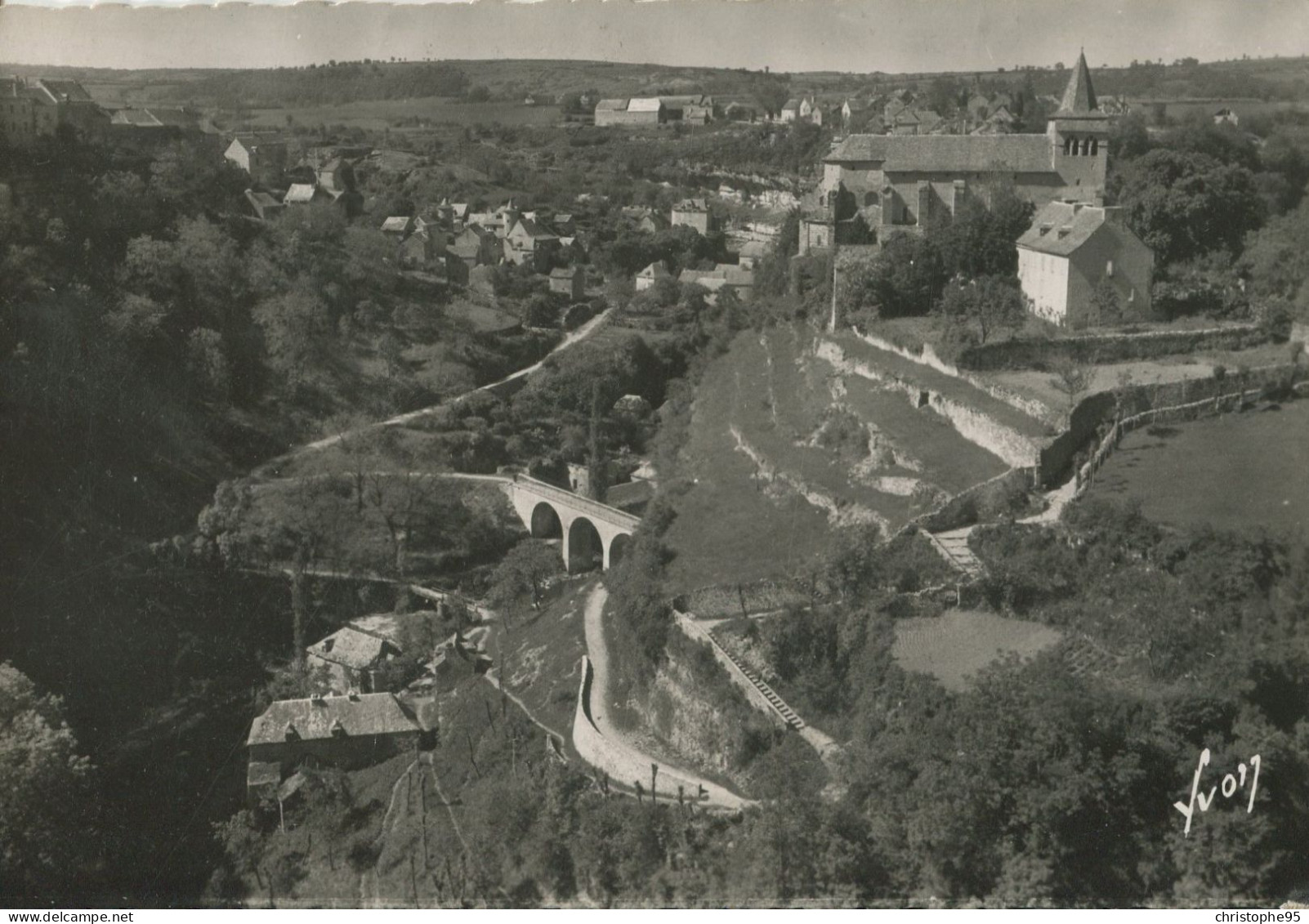 12.n° 25218. Bozouls . Vue Generale . Carte Postale Photo. Cpsm. - Bozouls