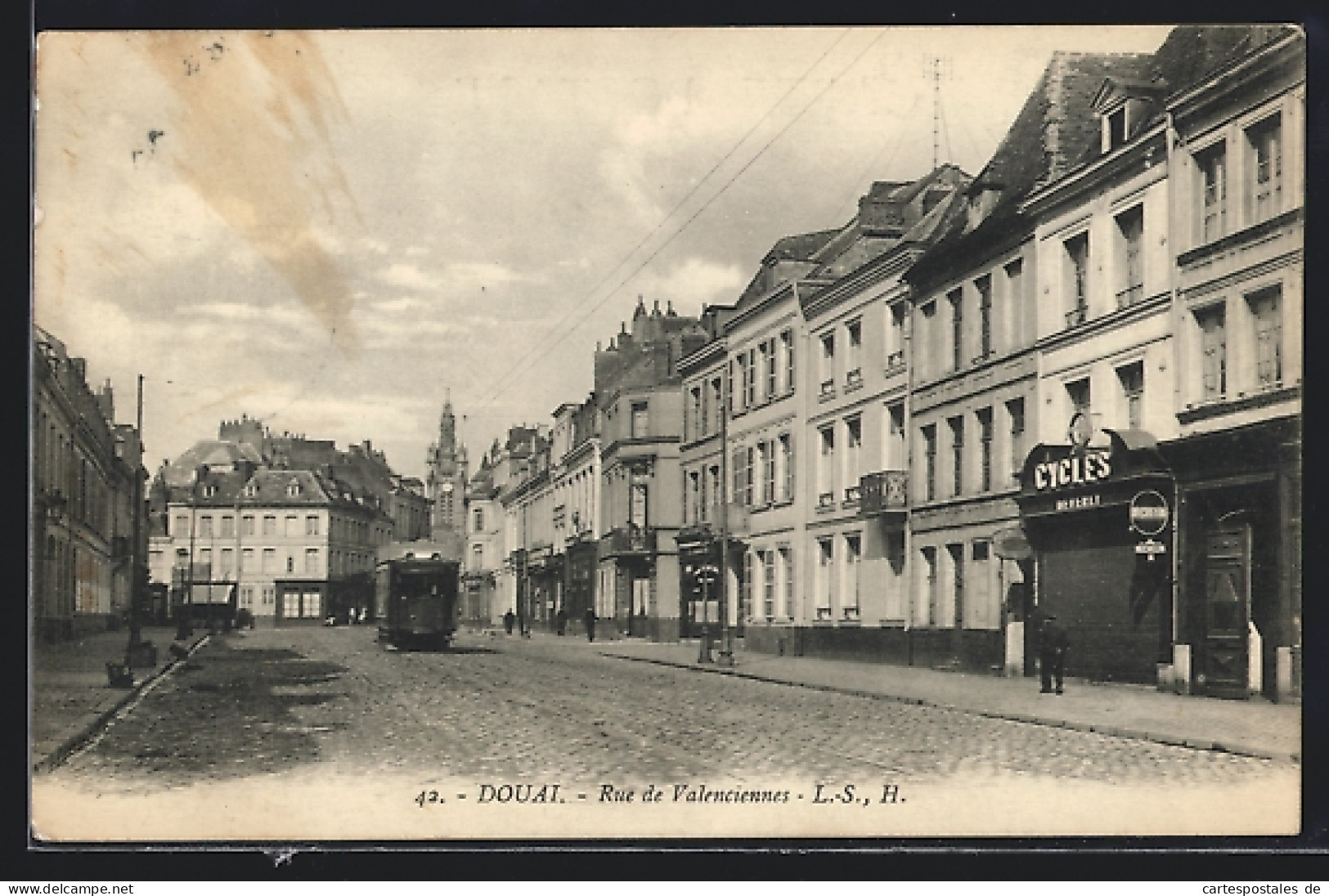 AK Douai, Rue De Valenciennes, Strassenbahn  - Tram