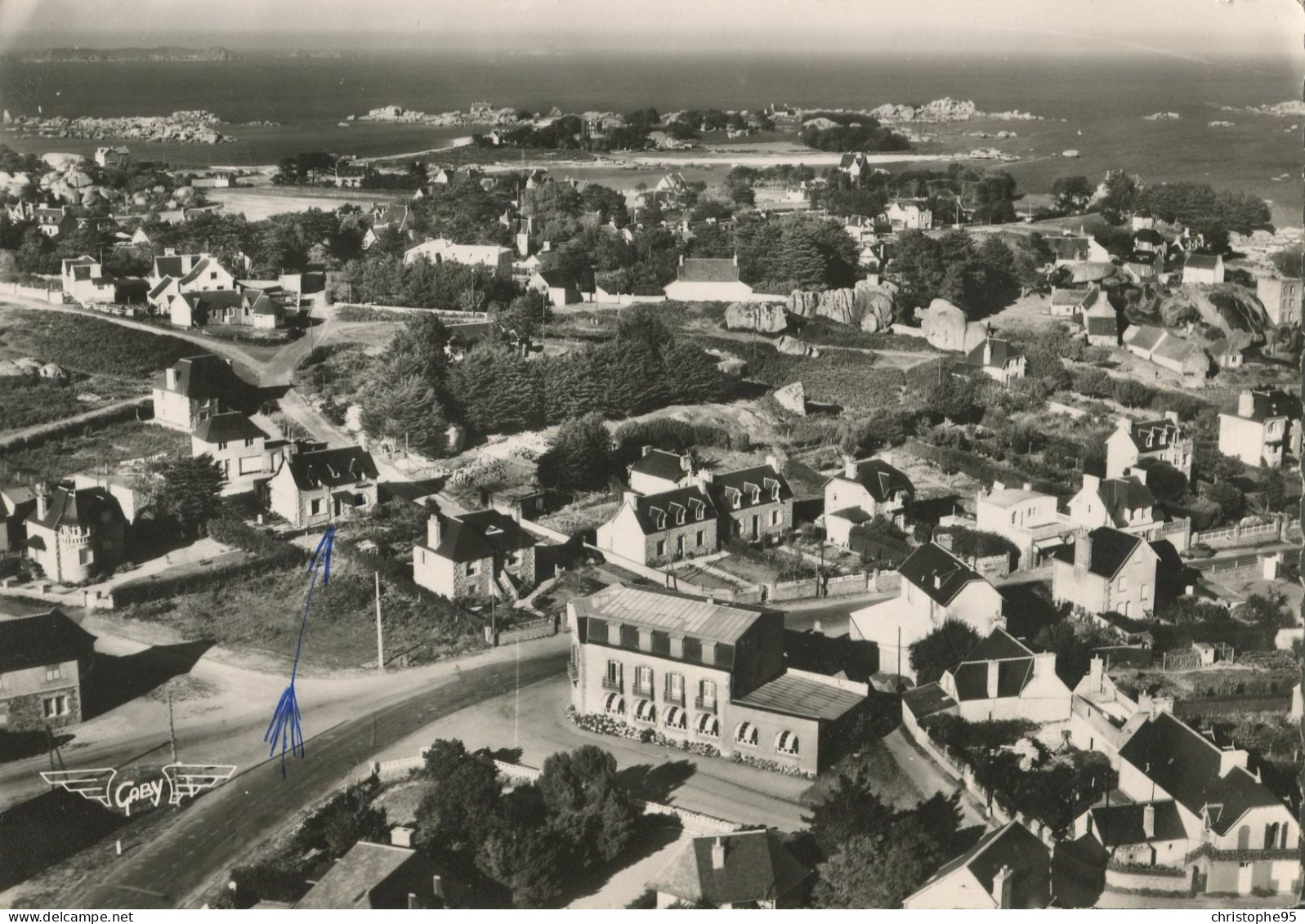 22.n° 25222. Tregastel . Hotel De La Corniche. Vue Generale Aerienne. Carte Postale Photo . Cpsm. - Trégastel