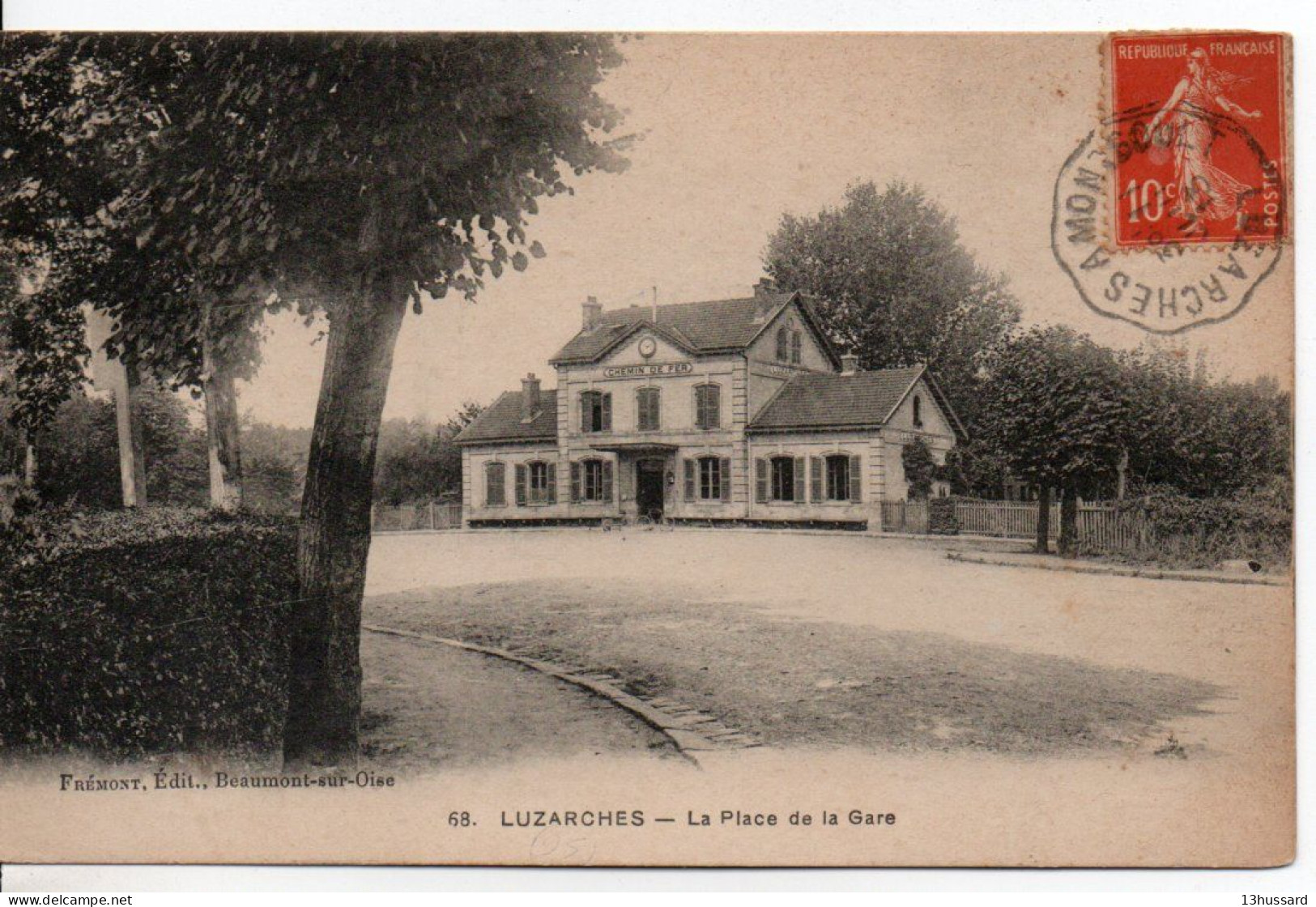 Carte Postale Ancienne Luzarches - La Place De La Gare - Chemin De Fer - Luzarches