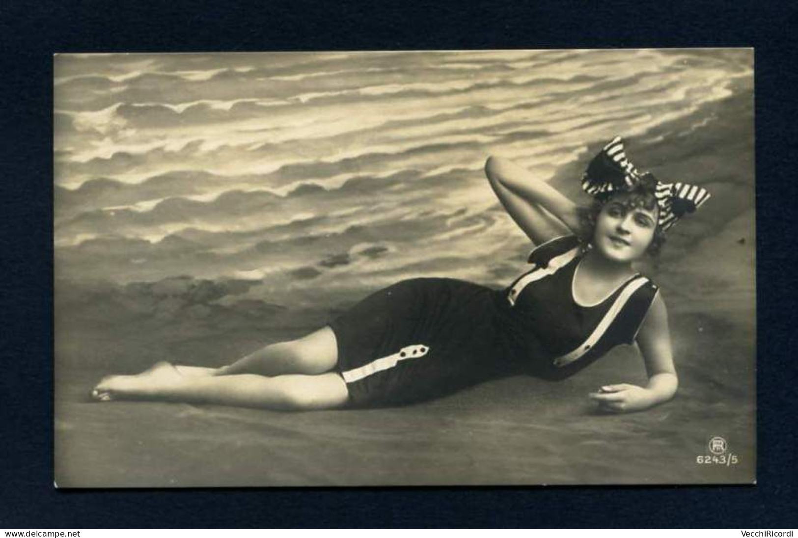 Girl In Swimsuit 1910s Photo Postcard - Frauen
