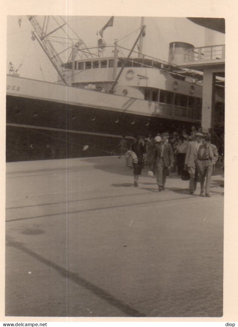 Photographie Photo Vintage Snapshot Bateau Boat Dock Port - Barcos