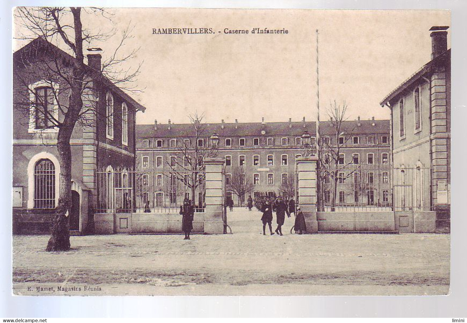 88 - RAMBERVILLIERS - CASERNE D'INFANTERIE - ANIMÉE - - Rambervillers