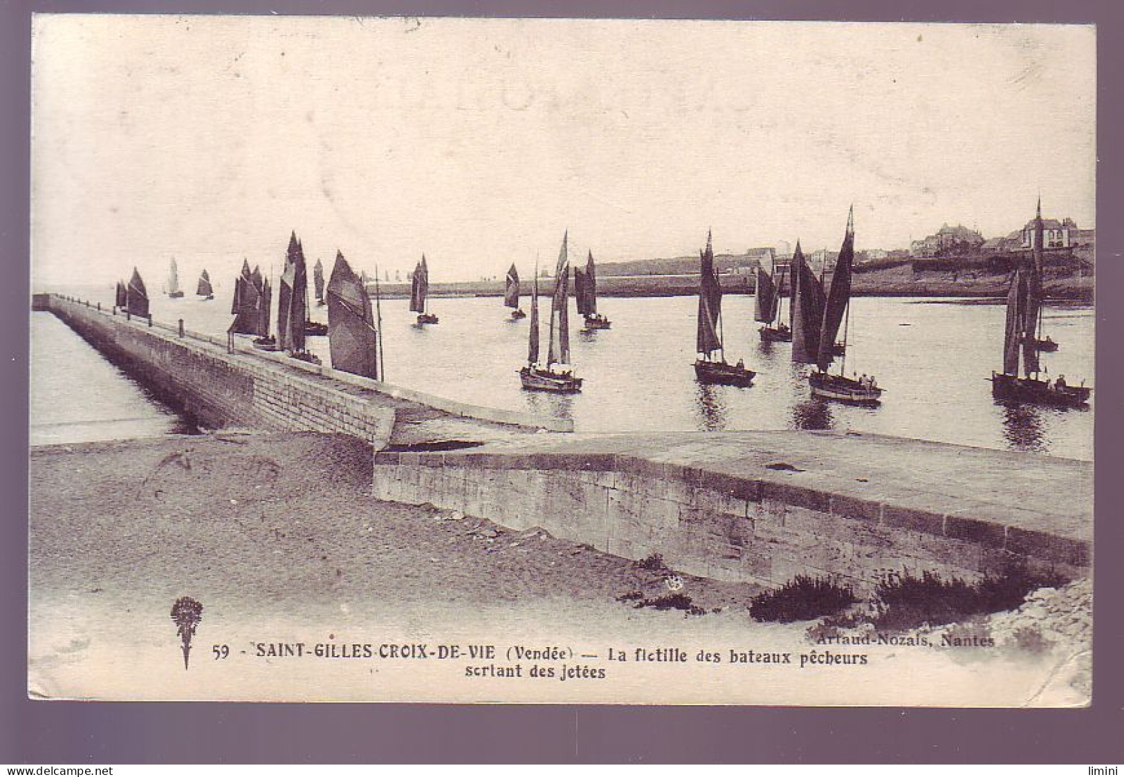 85 - SAINT-GILLES-CROIX-de-VIE - LES BATEAUX PECHURS SORTANT DU PORT - ANIMÉE - - Saint Gilles Croix De Vie