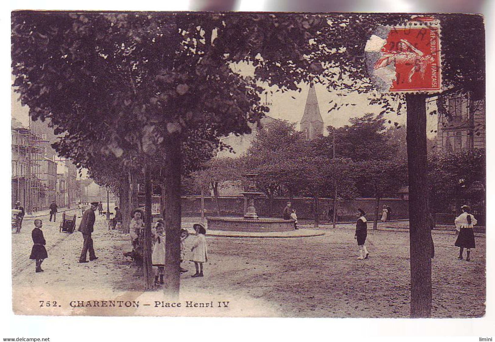 94 - CHARENTON - PLACE HENRI IV - ANIMÉE - - Charenton Le Pont