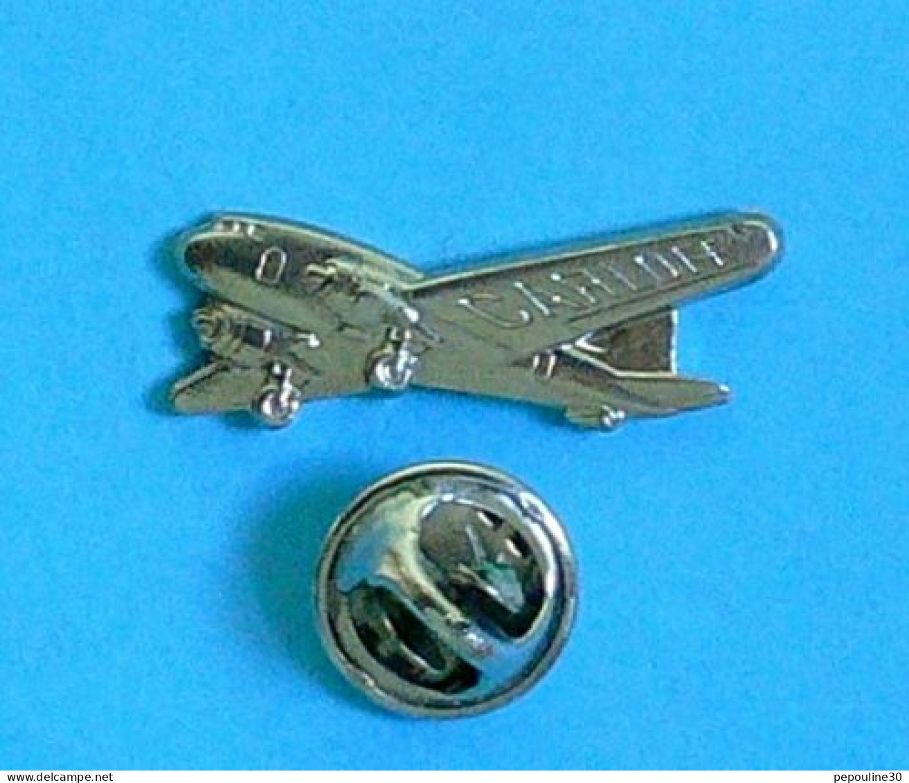 1 PIN'S  //  ** AVION DOUGLAS C 47 SKYTRAIN / CARLOFF ** . (Félix MÜLLER Basel) - Airplanes