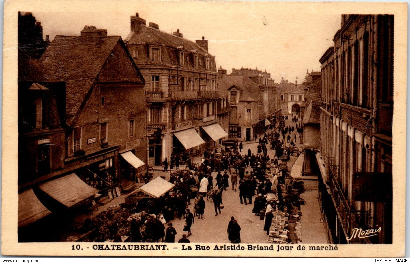 44 CHATEAUBRIANT - La Rue Aristide Briand Jour De Marche  - Châteaubriant