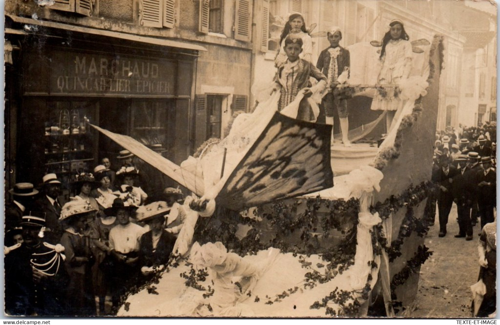 79 LA MOTHE SAINT HERAY - CARTE PHOTO - Un Char Cavalcade 1913 - La Mothe Saint Heray