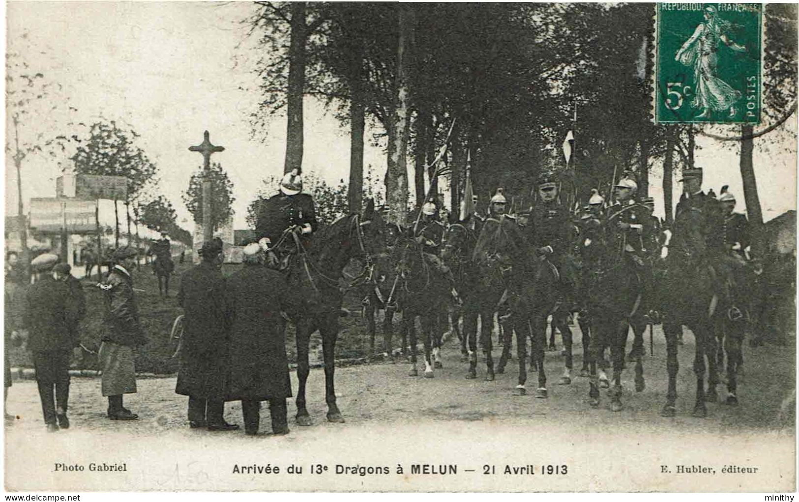 MELUN  -  Défilé Du 13e Dragons -   21 Avril 1913 - Casernes