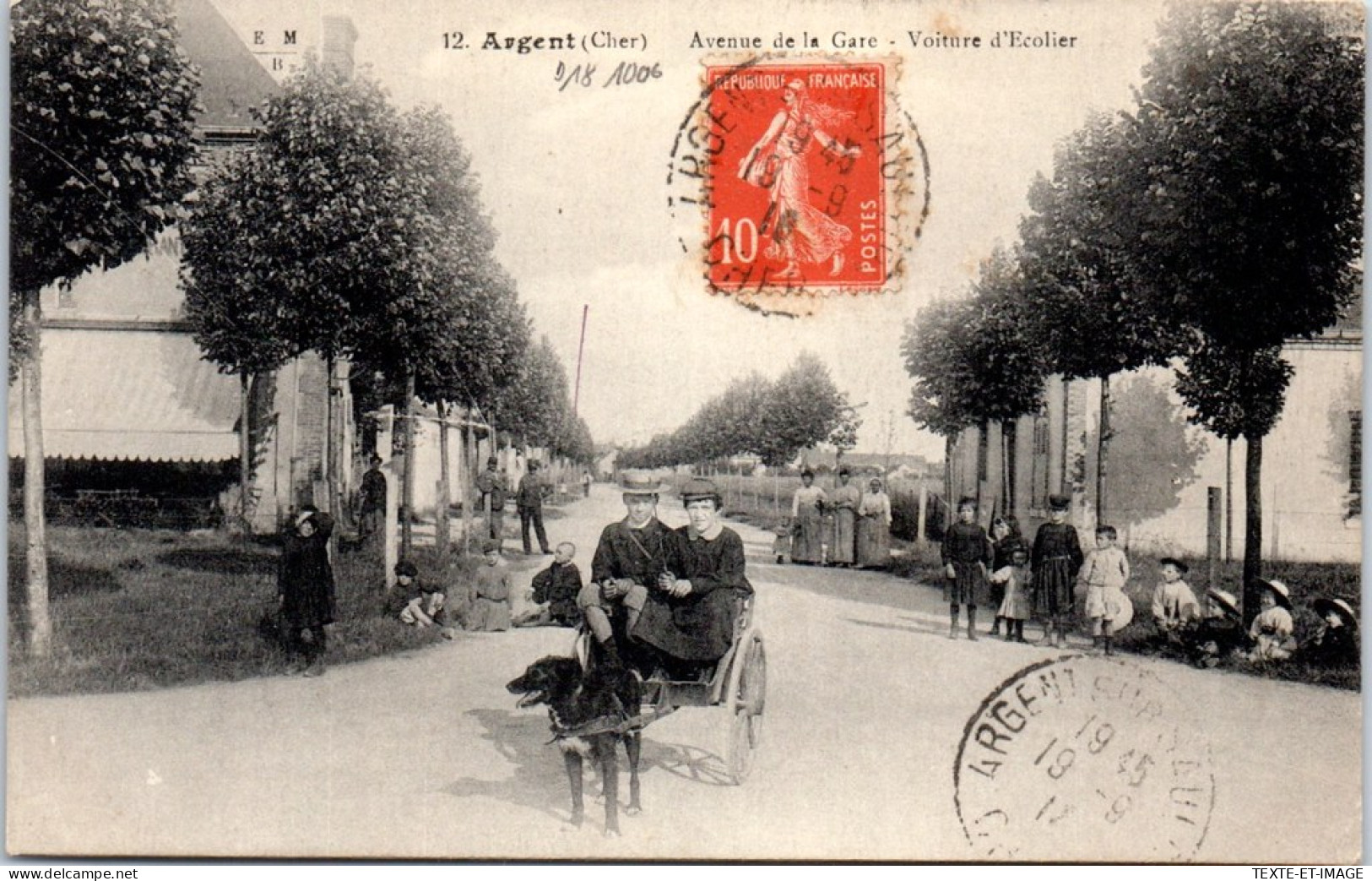 18 AUBIGNY - Voiture A Chien D'ecolier Av De La Gare  - Aubigny Sur Nere