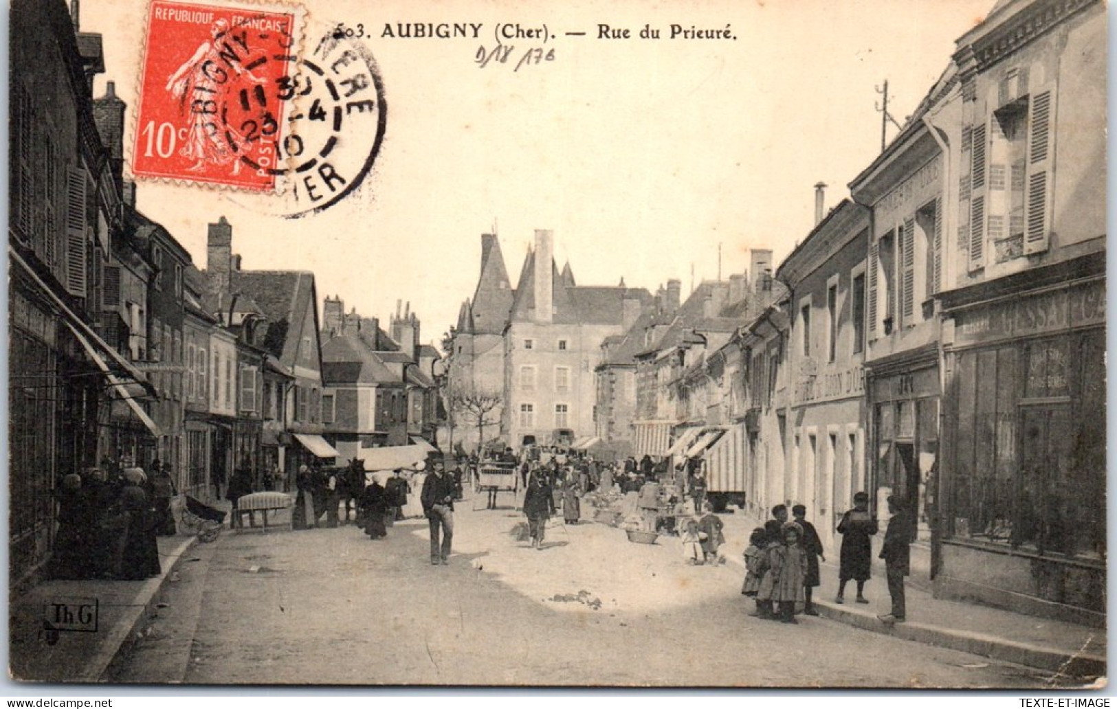 18 AUBIGNY - Un Coin De La Rue Du Prieure & CHATEAU - Aubigny Sur Nere