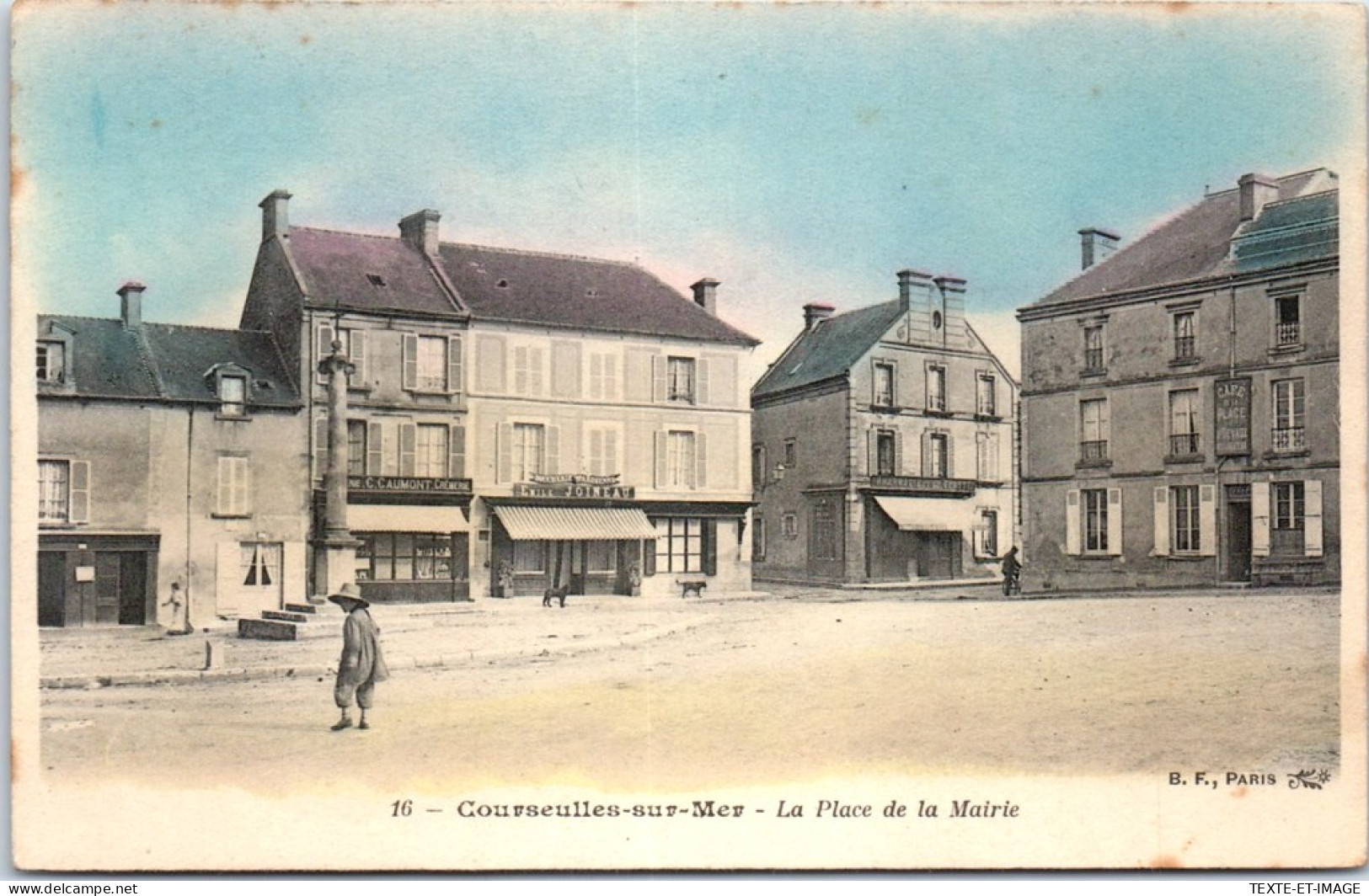 14 COURSEULLES - La Place De La Mairie  - Courseulles-sur-Mer