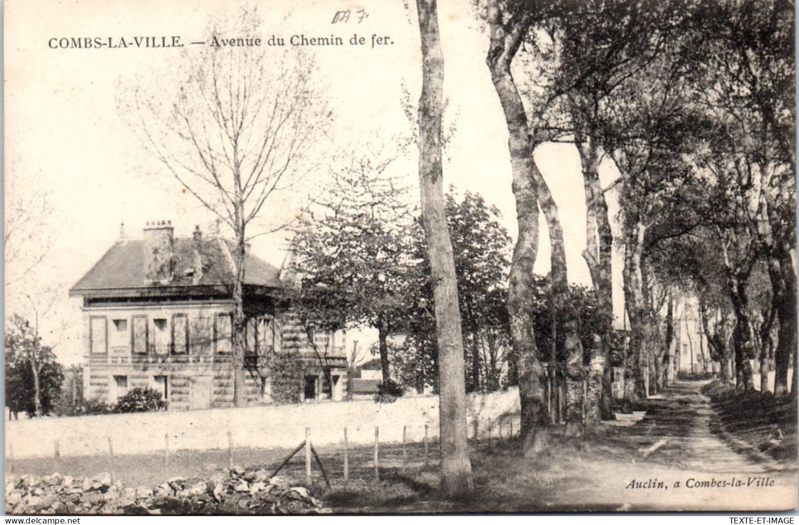77 COMBS LA VILLE - Avenue Du Chemin De Fer  - Combs La Ville