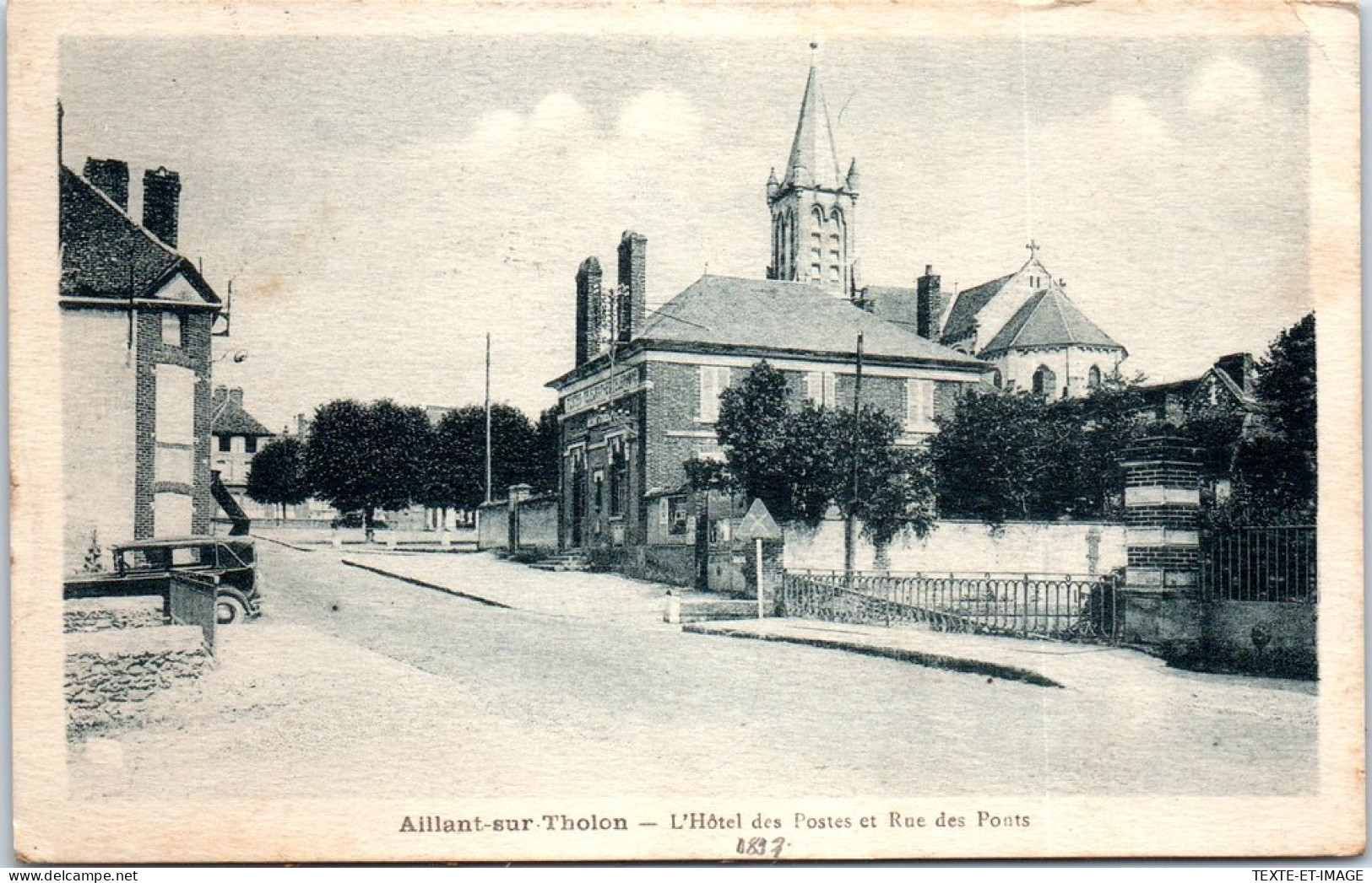 89 AILLANT SUR THOLON - Hotel Des Postes Et Rue Des Ponts  - Aillant Sur Tholon