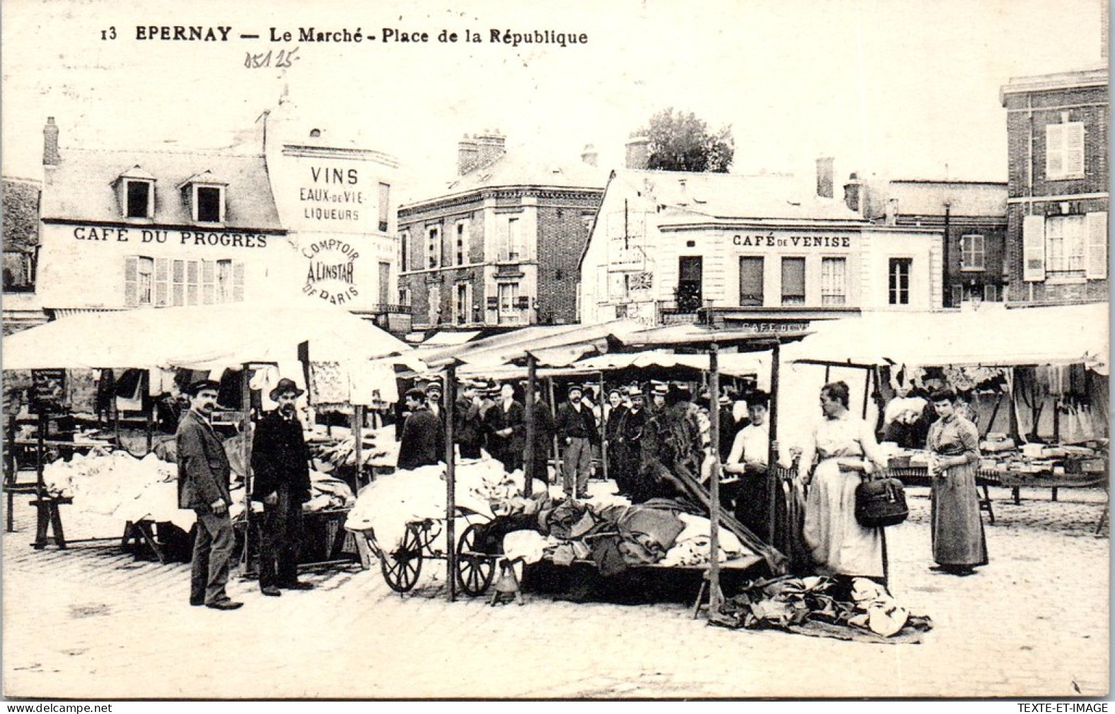 51 EPERNAY - Le Marche Place De La Republique.  - Epernay