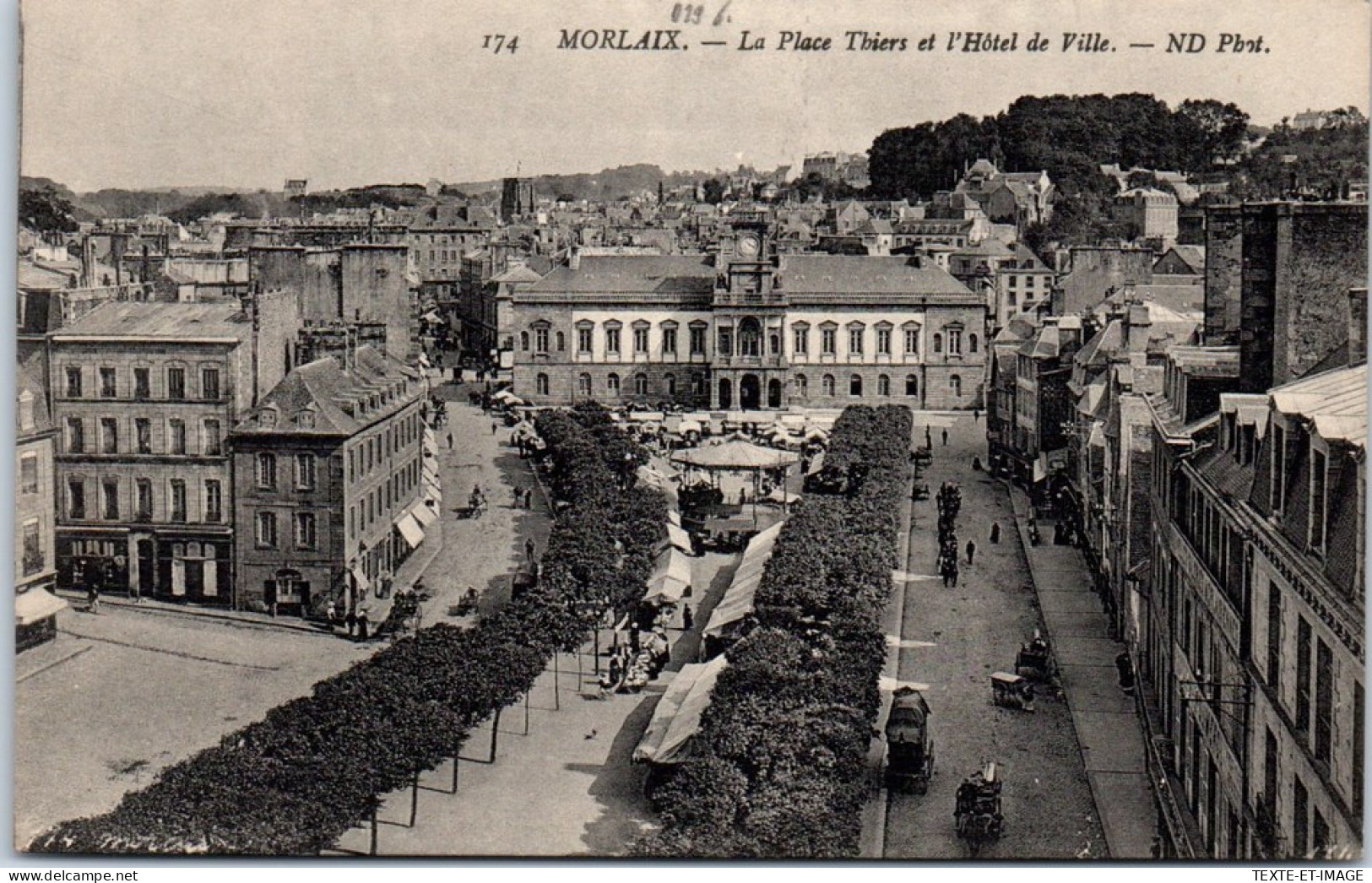 29 MORLAIX - La Place Thiers Et L'hotel De Ville - Morlaix