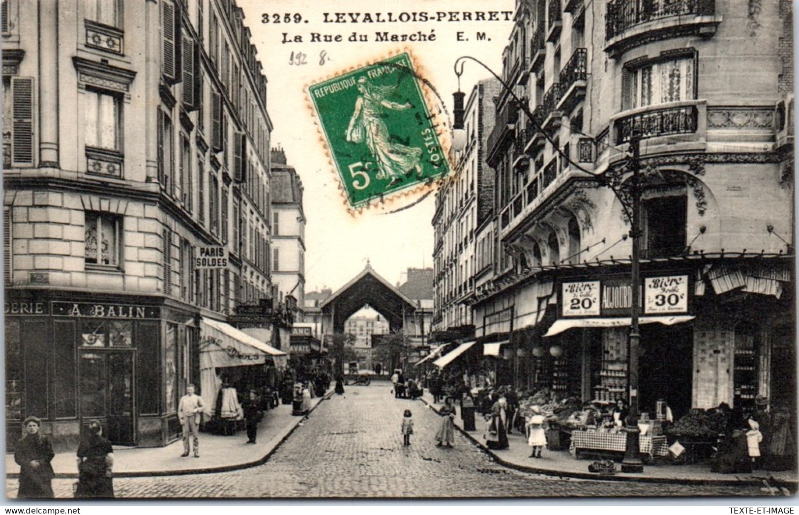 92 LEVALLOIS PERRET - La Rue Du Marche. - Levallois Perret