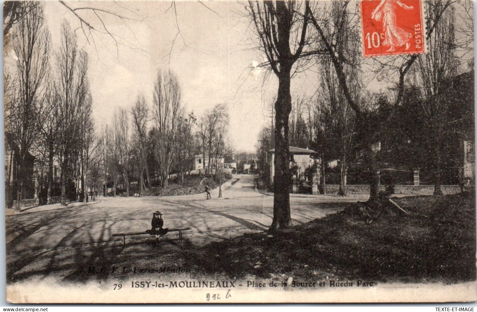 92 ISSY LES MOULINEAUX - Place De La Source. - Issy Les Moulineaux