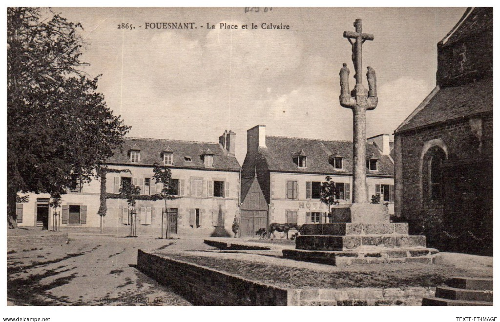 29 FOUESNANT - La Place Du Calvaire  - Fouesnant