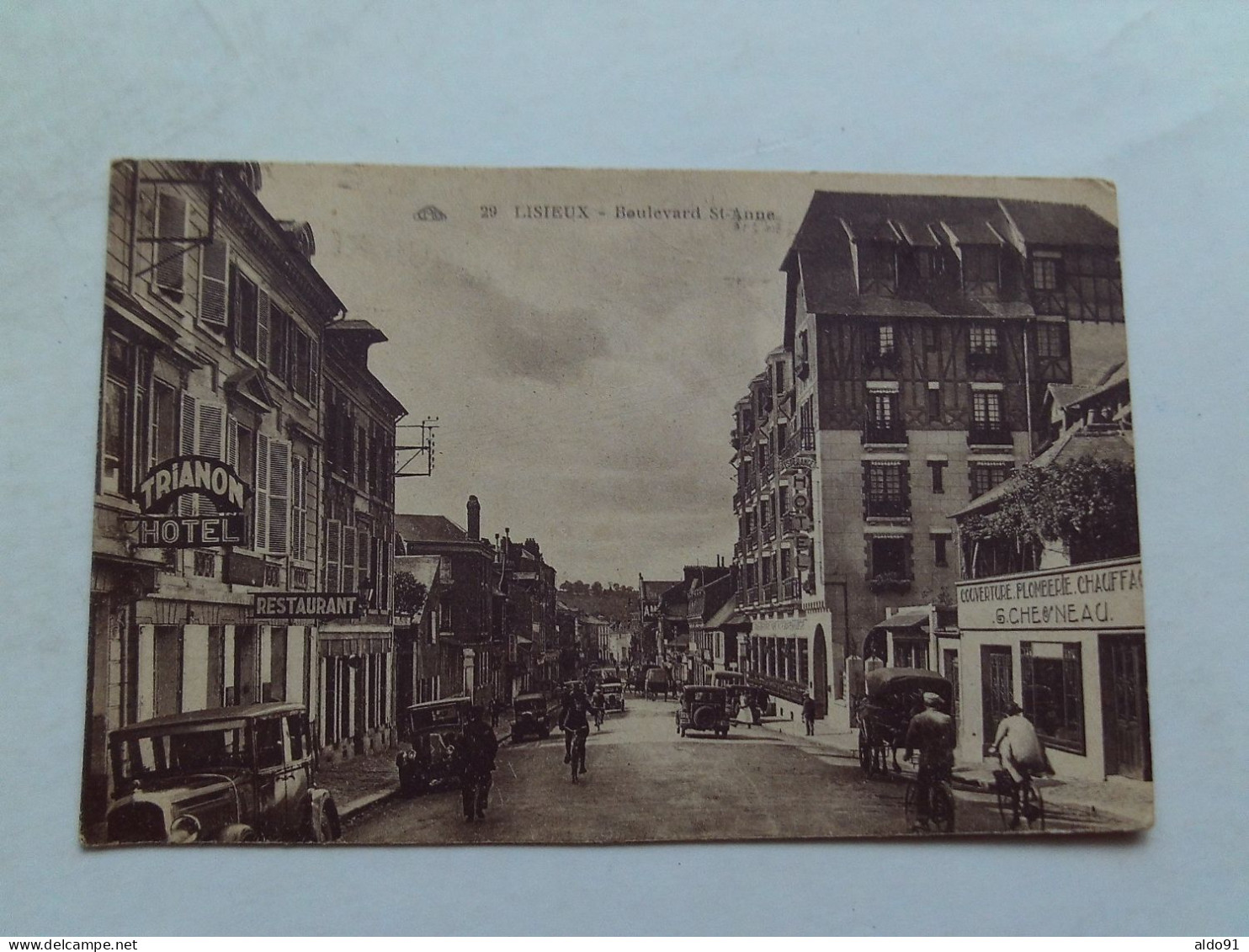 (calvados - 14) -  LISIEUX  -  Boulevard Ste-Anne  (Commerces, Hôtel Trianon, Restaurant).........voir Scans - Lisieux