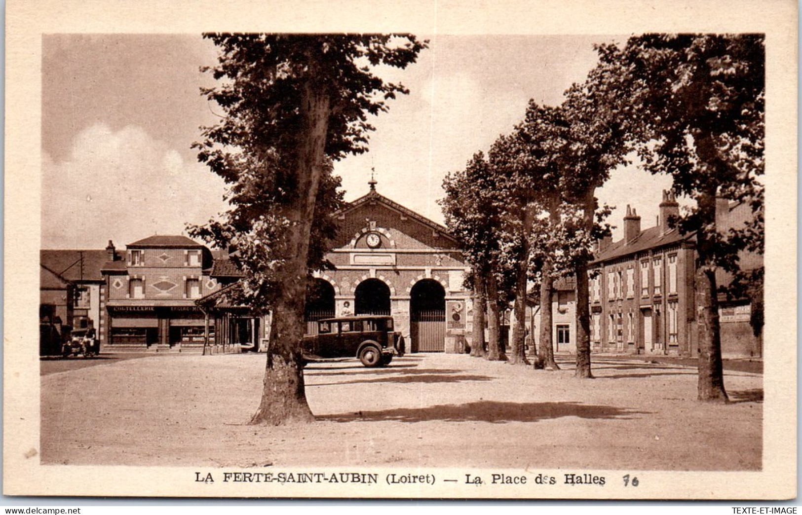 45 LA FERTE SAINT AUBIN - La Place & Les Halles. - La Ferte Saint Aubin
