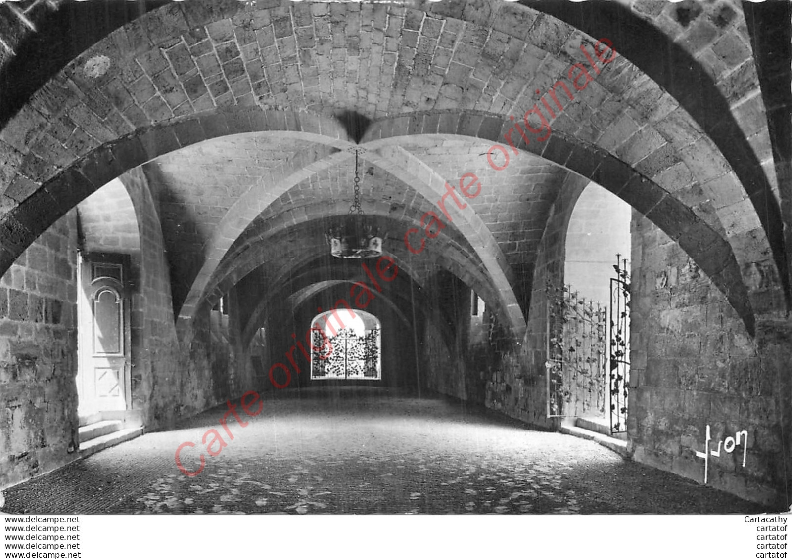 11.  NARBONNE .  Abbaye De Fontfroide .  Salle Des Gardes . - Narbonne