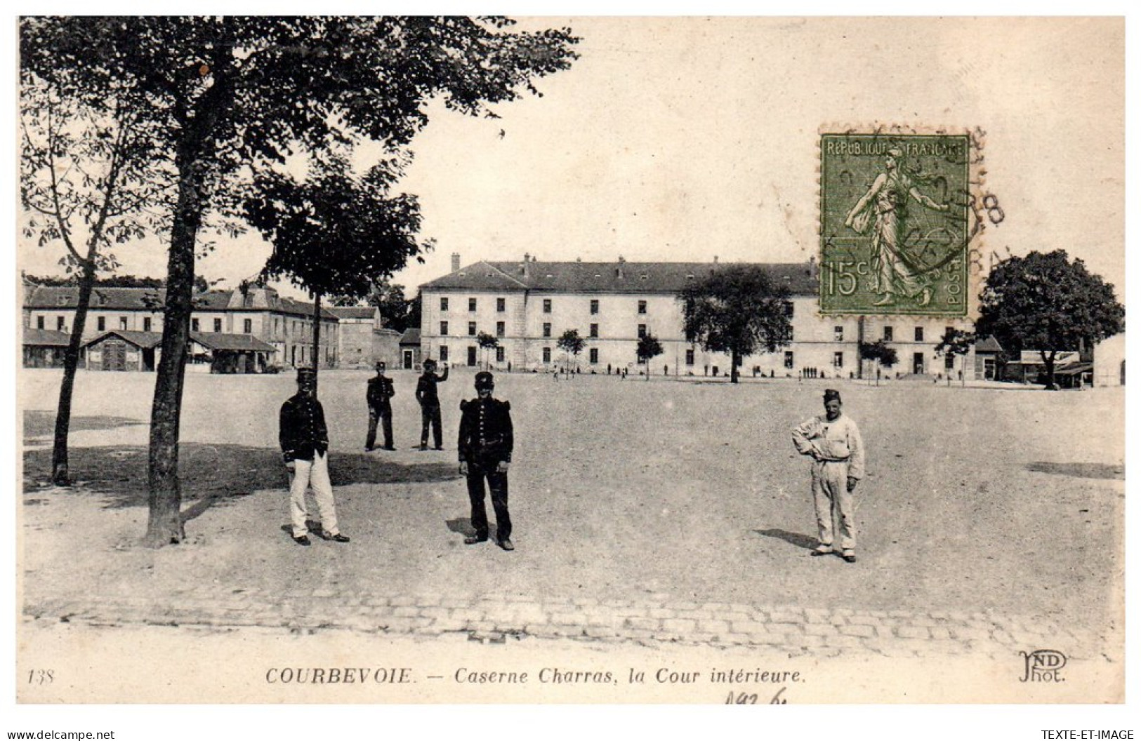 92 COURBEVOIE - Caserne Charras, La Cour Interieure. - Courbevoie