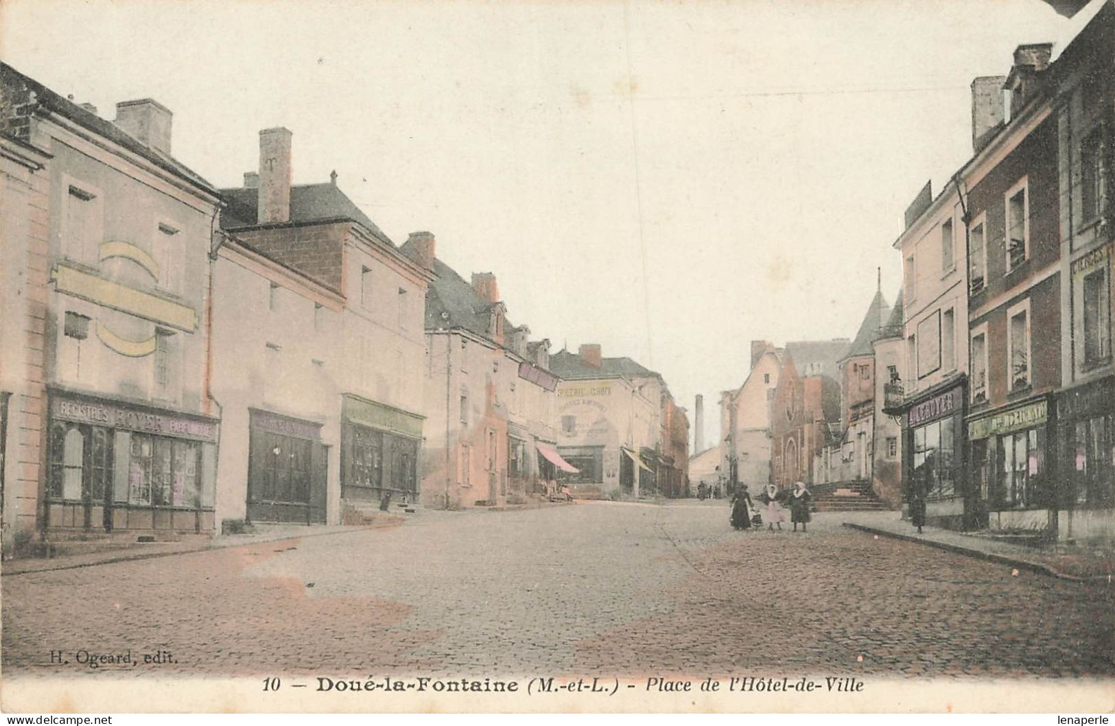 D8836 Doué La Fontaine Place De L'hôtel De Ville - Doue La Fontaine