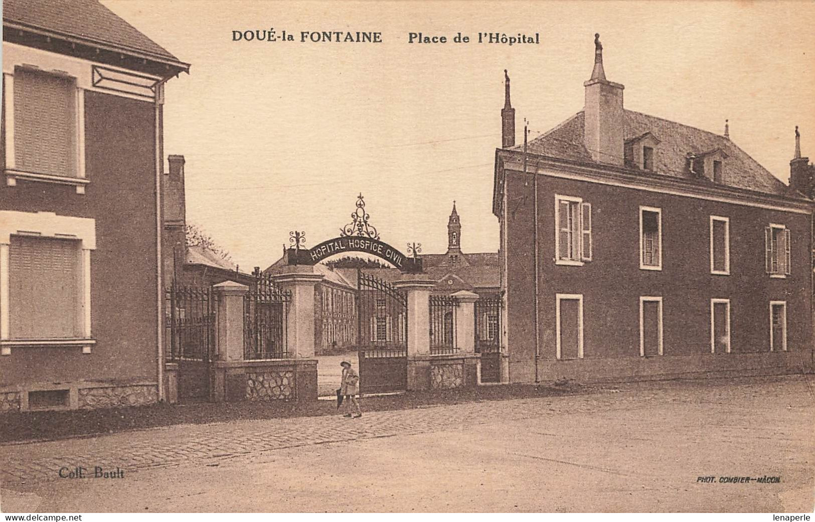 D8839 Doué La Fontaine Place De L'hôpital - Doue La Fontaine