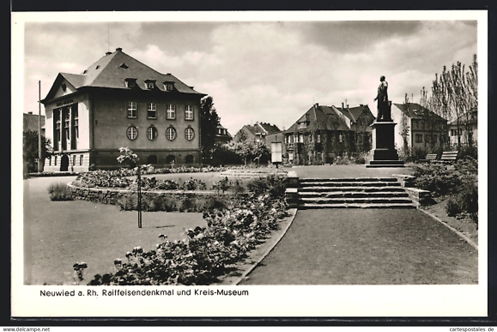 AK Neuwied A. Rh., Raiffeisendenkmal Und Kreis-Museum  - Neuwied