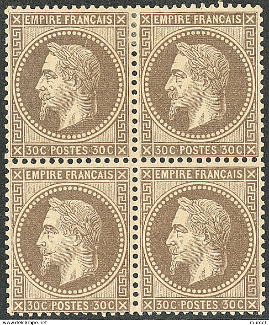 * No 30, Brun Foncé, Bloc De Quatre, Avec Fond Légèrement Ligné, Jolie Pièce. - TB - 1863-1870 Napoléon III Con Laureles