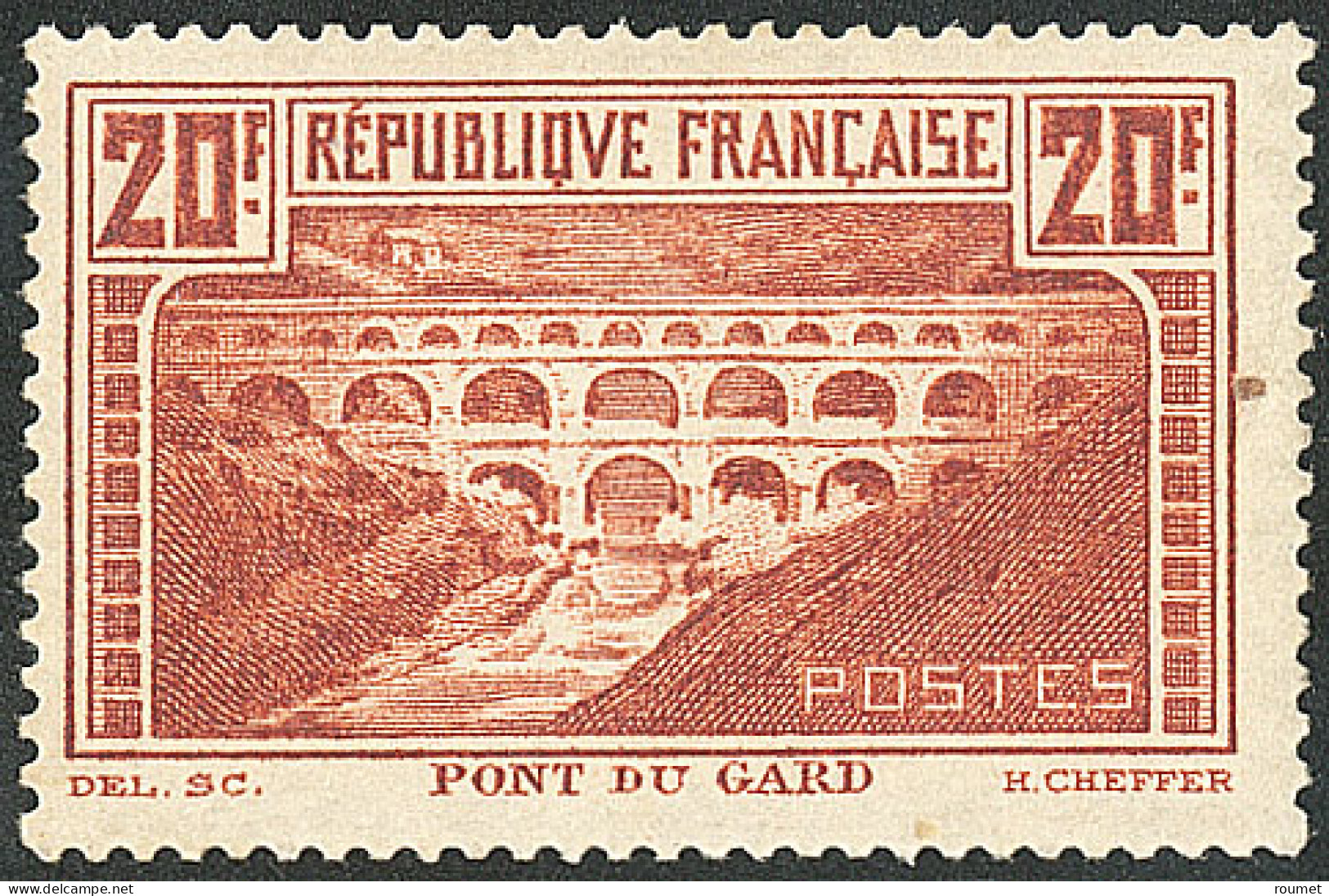 * Pont Du Gard. Papier Blanc. No 262Aa, Paille Dans Le Papier Mais Très Frais Et TB - Other & Unclassified