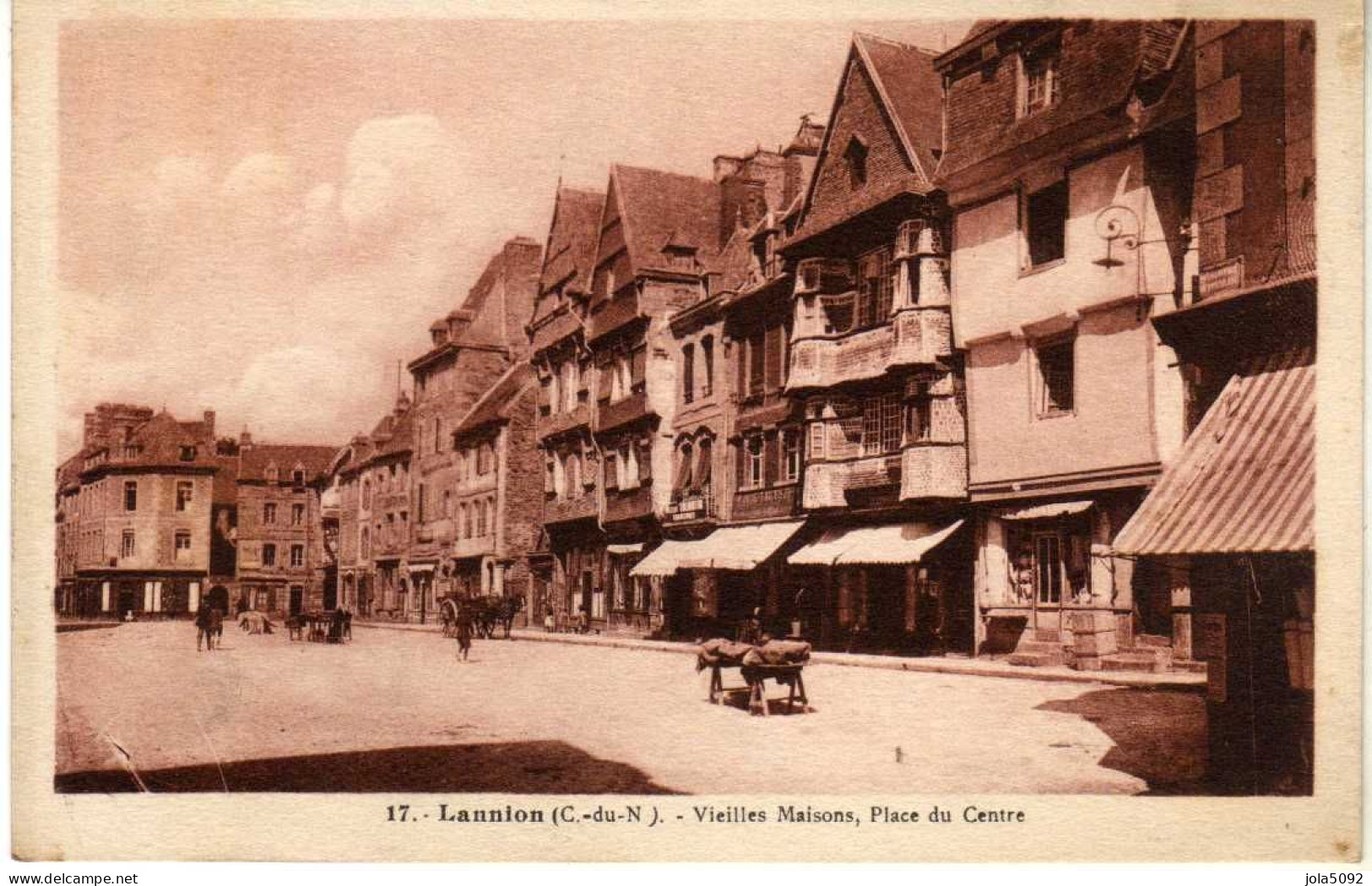 22 - LANNION - Vieilles Maisons Place Du Centre - Lannion