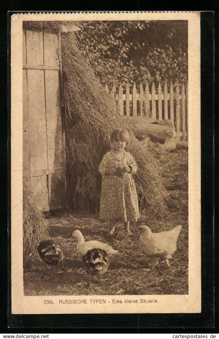 AK Eine Kleine Russische Bäuerin Mit Hühnern Und Enten  - Non Classés