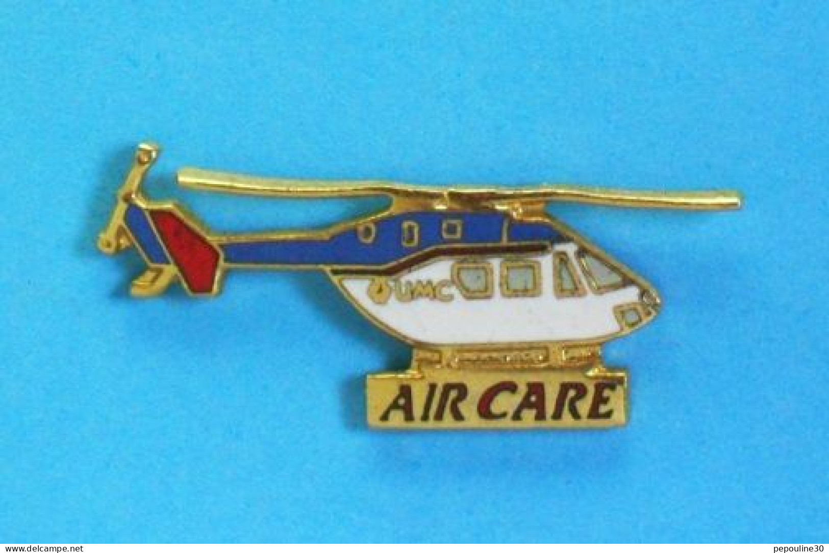 1 PIN'S //   **  AIR CARE / HÉLICOPTÈRE / EUROCOPTER EC135 ** - Aerei