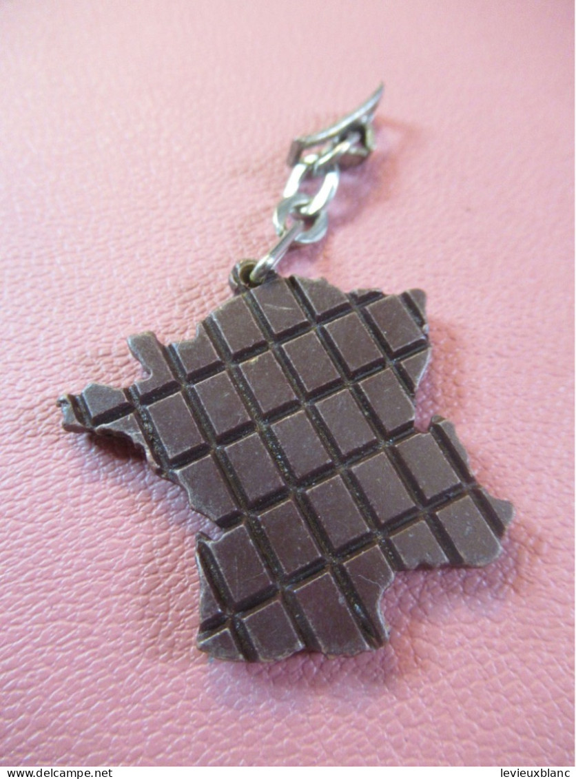 Porte-Clé Ancien / CHOCOLAT /POULAIN/ Mini Plaquette De Chocolat En Forme De FRANCE  / Vers 1960-1970   POC780 - Key-rings