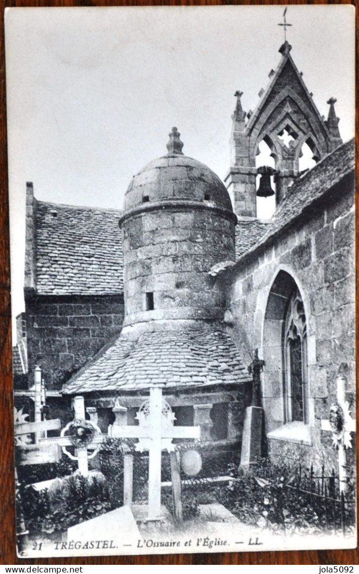 22 - TREGASTEL - L'ossuaire Et L'Eglise - Trégastel