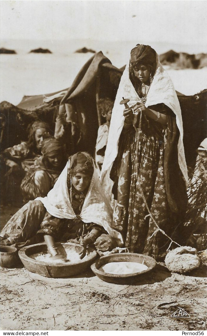 CP Magnique Carte Photo Non Située  Le Repas La Couture  COSTUMES - Non Classés