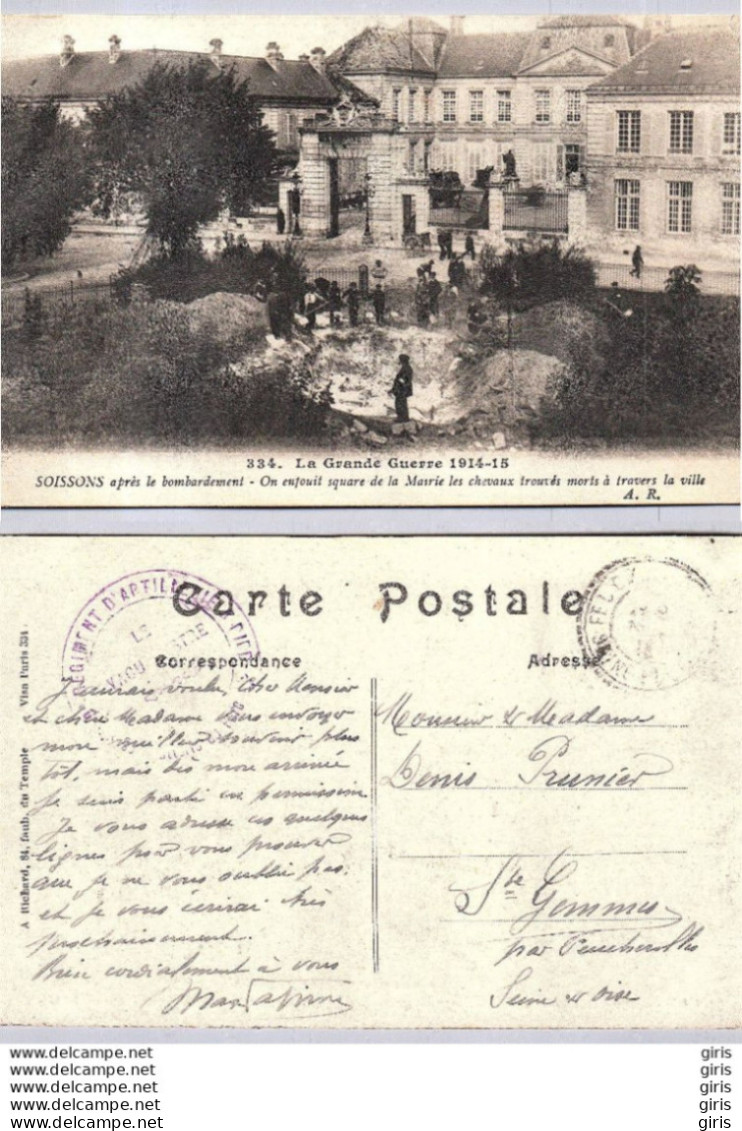 CP - Militaria > Guerre 1914-18 - Soissons - Après Bombardement-On Enfouit Square De La Mairie Les Chevaux Trouvés Morts - Guerre 1914-18