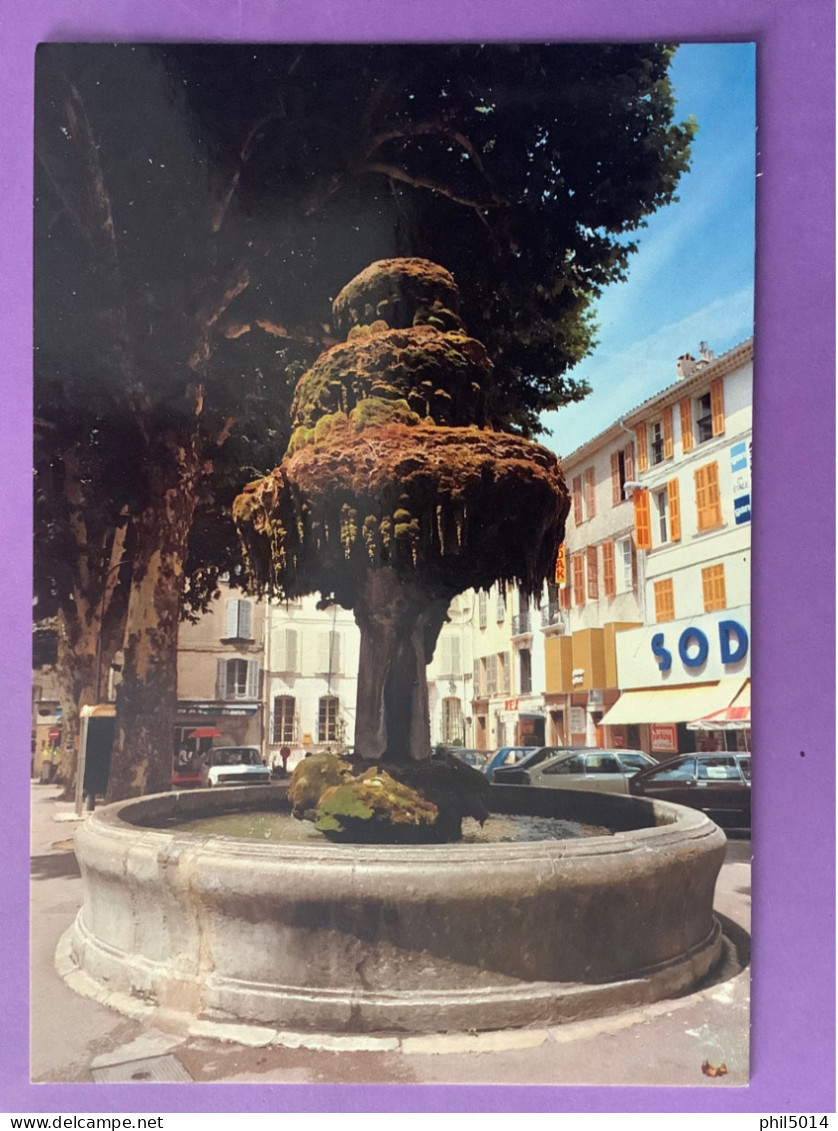 83    CPSM    BRIGNOLLES  Fontaine Du CARAMY   Plan Avec Voitures Dont Citroën GS….    Très Bon état - Brignoles