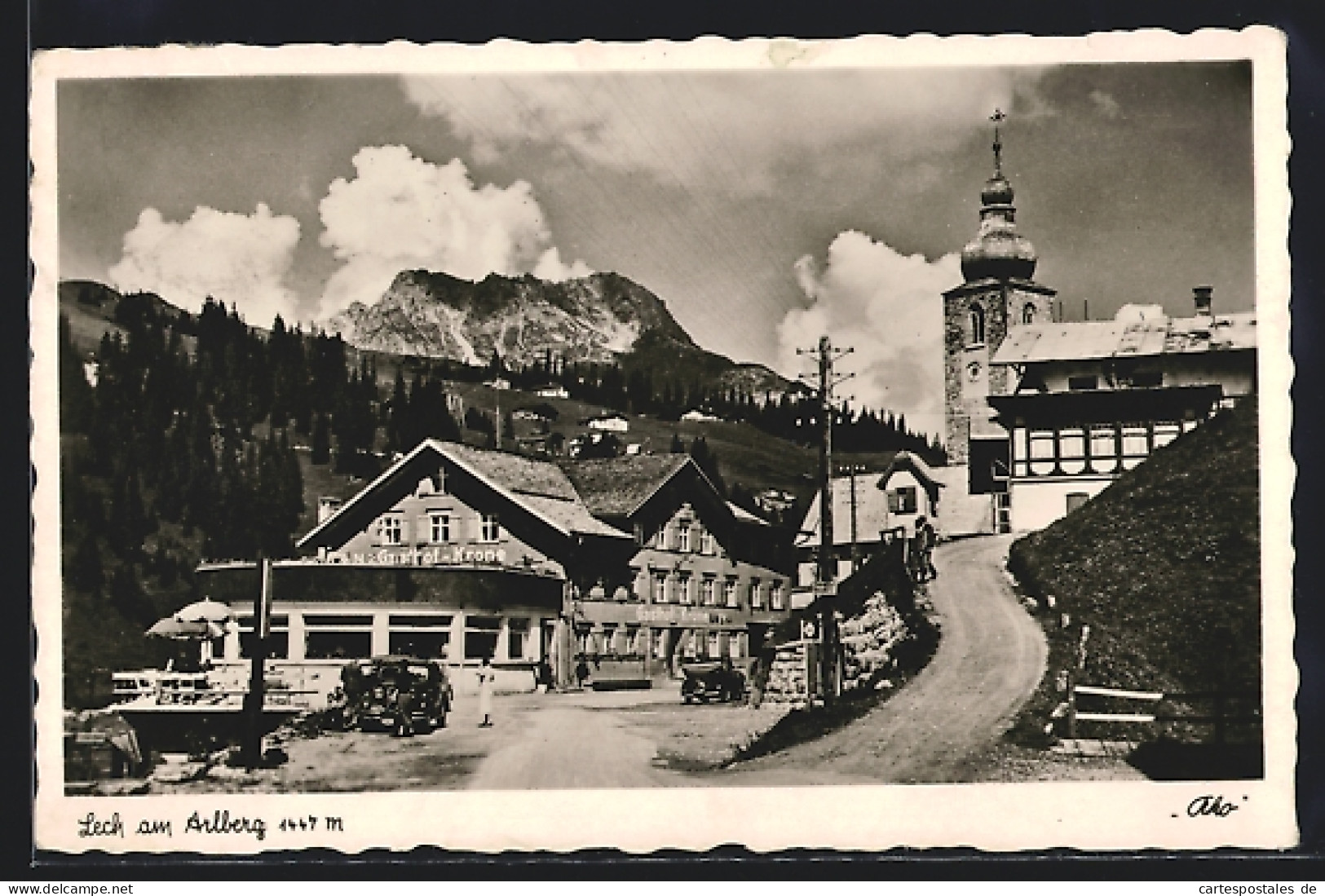 AK Lech Am Arlberg, Strassenpartie Mit Gasthof Zur Krone Und Kirche  - Other & Unclassified