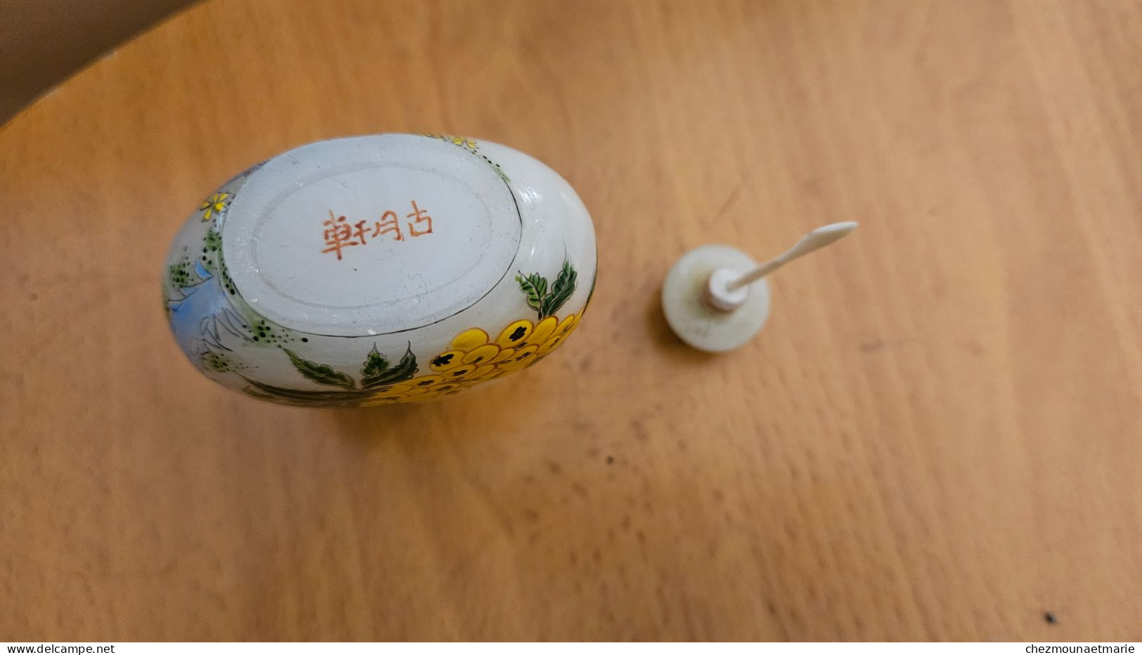 Flacon TABATIERE Chinoise Snuff Décorée Peint à La Main Oiseau Raisin Avec Son Bouchon - Signature - Oriental Art
